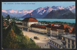 AK Lausanne, La Gare Centrale Et Les Alpes, Strassenbahn  - Lausanne