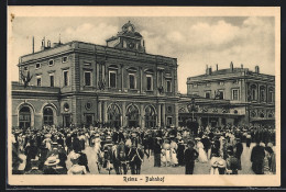 CPA Reims, Belebte Vue De La Gare  - Reims