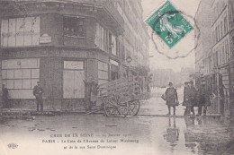 PARIS INONDATIONS 1910 UN COIN DE L AVENUE DE LATOUR MAUBOURG ET DE LA RUE SAINTE DOMINIQUE - Überschwemmung 1910