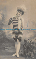 R167035 Woman. Hat. 538. Old Photography. Postcard - Monde