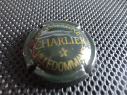 CAPSULE DE CHAMPAGNE : CHARLIER - N°11 Vert Foncé Et Or - Autres & Non Classés