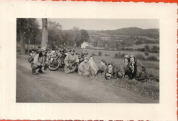 Photographie D' Une Concentration De Motos à NEVERS En 1953 - Orte