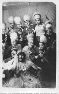 Photo Originale - Carnaval. Groupe De Personnes Habillées En Indiens - Personnes Anonymes
