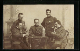 Foto-AK Männer Beim Kartenspiel  - Playing Cards