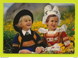 BRETAGNE Folklore Couple D'Enfants En Costume Et Coiffe De La Région De FOUESNANT Et BENODET N°24149 - Trachten