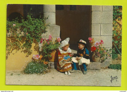 BRETAGNE Folklore Couple D'Enfants En Costume De Fouesnant Et Des Environs N°20.054 - Kostums