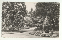 42/ CPSM - Montbrison - Jardin Public Et Statue De Laprade - Montbrison