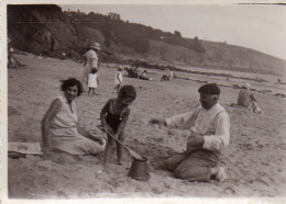Photographie Photo Vintage Snapshot Plage Pelle Seau Sable Beach Sand - Orte