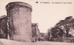 24 - PERIGUEUX -  Tour Mataguerre Et Cours Fénélon - Périgueux