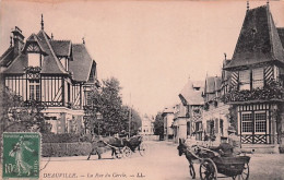 14 - DEAUVILLE - La Rue Du Cercle - Deauville