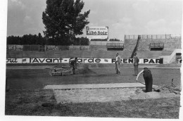 Photographie Photo Vintage Snapshot Stade Publicité Stadium - Lieux