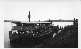 Photographie Photo Vintage Snapshot Afrique Africa Colonial Bateau Bac Roue - Bateaux