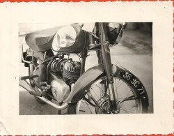Photographie D' Une Moto Accidentée En 1954 - Orte