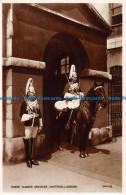 R167270 Horse Guards Sentries. Whitehall. London. Valentines. RP - Sonstige & Ohne Zuordnung