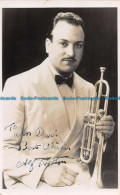 R167352 Man. Trumpet. Old Photography. Postcard - Monde