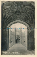R167458 Hampton Court Palace. Base Court From Clock Court Gateway. Ministry Of W - Monde