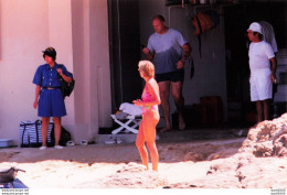 SAINT TROPEZ LES PREMICES DE L'IDYLLE ENTRE LADY DIANA ET DODI AL FAYED  2 PHOTO DE PRESSE ANGELI - Célébrités