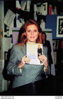 SARAH FERGUSON  PRESENTE SON NOUVEAU LIVRE WIN THE WEIGHT GAME A LOS ANGELES  AGENCE DE PRESSE ANGELI 27 X 18 CMS - Célébrités