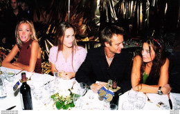 LES BAINS FETE SES 20 ANS  OPHELIE WINTER JUDITH GODRECHE DAVID HALLYDAY PHOTO DE PRESSE AGENCE ANGELI 27 X 18 CMS - Célébrités