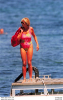 SAINT TROPEZ PRINCESSE LADY DIANA EN MAILLOT DE BAINS DE FACE SUR LE JONIKAL  PHOTO DE PRESSE ANGELI - Célébrités