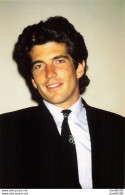 JOHN JOHN KENNEDY BOSTON 25/05/1989 PHOTO DE PRESSE ANGELI - Célébrités