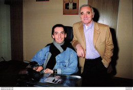 DERNIERE TOURNEE DE CHARLES AZNAVOUR A LA VEILLE DES 77 ANS LUI ET DJAFRI SAID  PHOTO DE PRESSE ANGELI - Célébrités