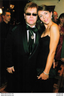 DINER AU PROFIT DE THE ELTON JOHN FOUNDATION POUR LE SIDA SIR ELTON JOHN ET ELIZABETH HURLEY 1 PHOTO DE PRESSE ANGELI - Célébrités