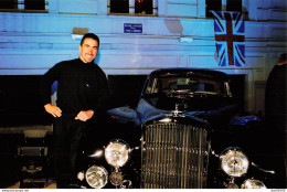 LUC ALPHAND A COTE D'UNE BENTLEY  PHOTO DE PRESSE ANGELI - Automobile