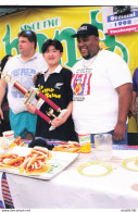 CHAMPIONNAT DU MONDE DES MANGEURS DE HOT DOG NEW YORK N° 4 PHOTO DE PRESSE ANGELI - Sport