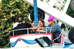 CINDY CRAWFORD ET RICHARD GERE DANS UN MANEGE  PHOTO DE PRESSE ANGELI - Célébrités