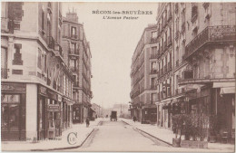 CPA  Becon Les Bruyeres  (92) L'Avenue Pasteur   Ses Petits Commerces - Autres & Non Classés