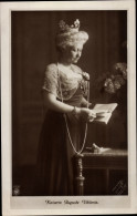 CPA Kaiserin Auguste Viktoria, Standportrait, Buch - Familles Royales