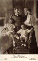 CPA Kaiser Wilhelm II., Kaiserin Auguste Viktoria, Enkel Prince Wilhelm, Louis Ferdinand, Hubertus - Case Reali