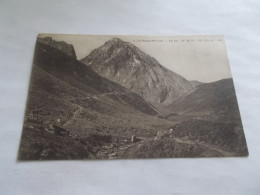 LES HAUTES PYRENEES 65  LE PIC DU MIDI  BELLE VUE ANIMEES SUR LA ROUTE EN CONTRE BAS - Autres & Non Classés