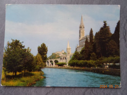 LA  BASILIQUE ET LE GEVE - Lourdes