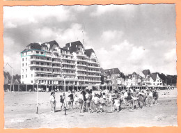 Ppgf/ CPSM Grand Format - LOIRE ATLANTIQUE - LA BAULE - LE "PANORAMIQUE" ET LA PLAGE - Animation, Jeux De Plage - La Baule-Escoublac