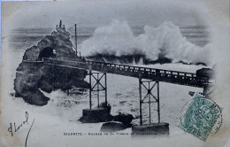 CPA (Pyrénées Atlantiques). BIARRITZ, Rocher De La Vierge Et Passerelle (n°2) - Biarritz