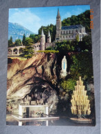 LA GROTTE ET LA BASILIQUE - Lourdes