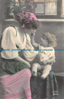 R167465 Woman And Child. Postcard - Monde