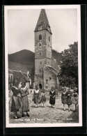 AK Spitz A. D. Donau, Mädchen In Tracht Vor Der Kirche  - Other & Unclassified