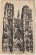 Toul 54    Carte Circulée_Façade De La Cathedrale - Toul