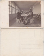 Foto  Soldaten Beim Essen Hospital Erholungsheim 1917 Privatfoto - Autres & Non Classés