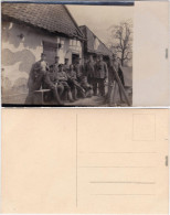 Ansichtskarte  Soldaten Vor Gehöft 1916  - Guerra 1914-18