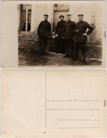Ansichtskarte  Soldaten Vor Haus 1917  - Guerra 1914-18