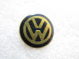 PIN'S      LOGO  VOLKSWAGEN  Fond Noir  Ø 23 Mm - Volkswagen