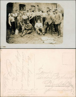 Foto  Soldaten Auf Buernhof - Privatfoto Ak 1915 Privatfoto  - Guerre 1914-18