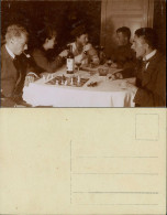 WK1 - Frauen Mit Soldaten Beim Scherzen Und Trinken - Wein 1917 Privatfoto - Guerre 1914-18