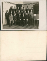 Foto  Gruppenbild Männer Im Anzug - Innenansicht 1923 Privatfoto - Personaggi