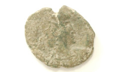 Monnaie Romaine AE  - Centenionalis / Nummus: 2.0cm/ 3.4g - A IDENTIFIER - Provincie
