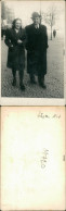 Soziales Leben - Familienfotos - Frau Mann In Winterkleidung 1946 Privatfoto - Gruppen Von Kindern Und Familien